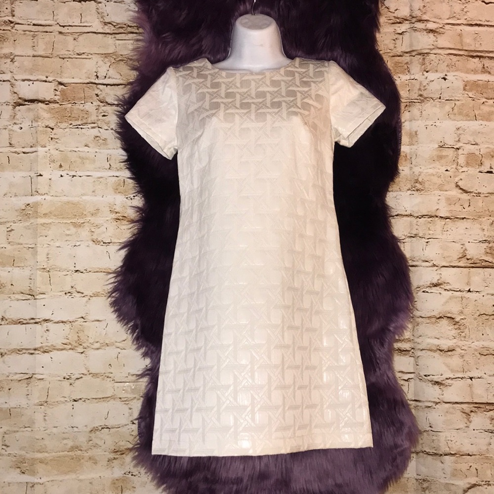 Xhilaration Cream colored Broccade shift dress